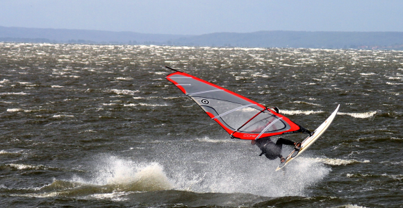 Fitness auf dem Wasser: Windsurfen